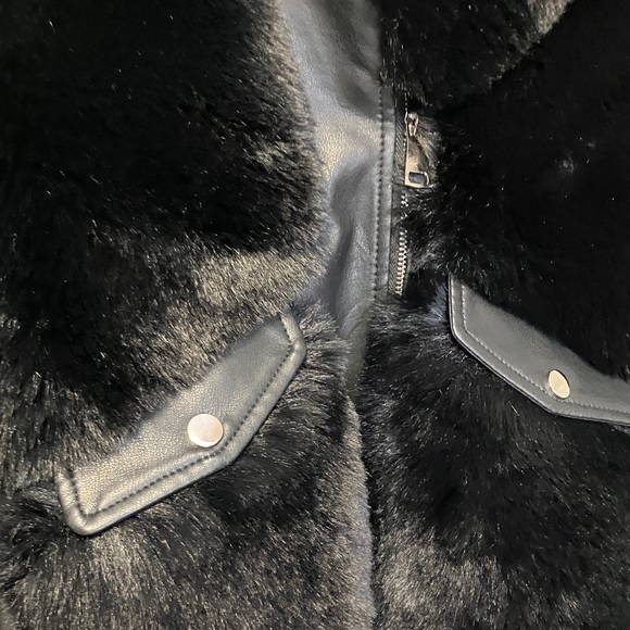 Luxurious Black Faux Fur Faux Leather Women's Jacket - Picture 6 of 13